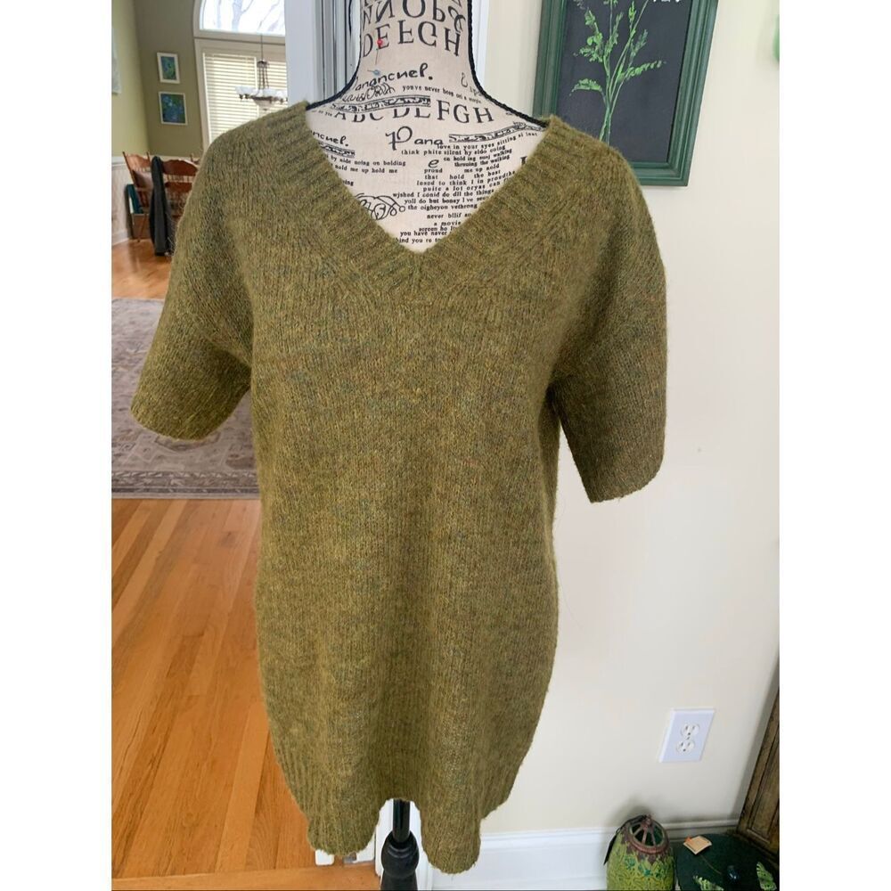 Vintage 90's J Crew Avocado Green Short Sleeve V Neck Wool Blend  Sweater
